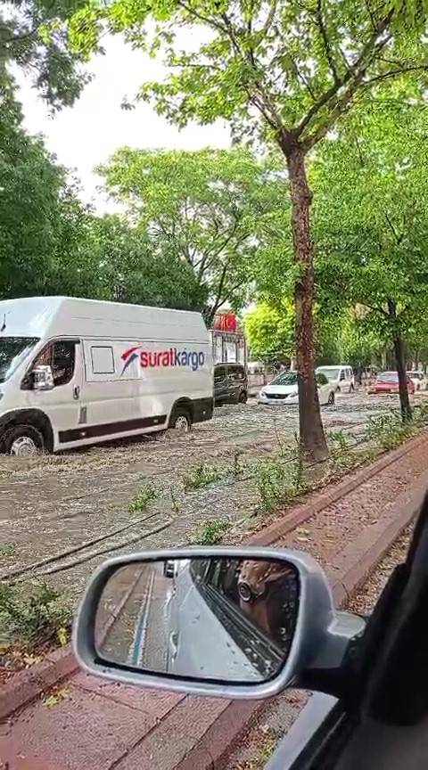 Tahminciler 4 gün, Meteoroloji saatler kala uyarmıştı! Konya’da tarihe geçecek yağış 12